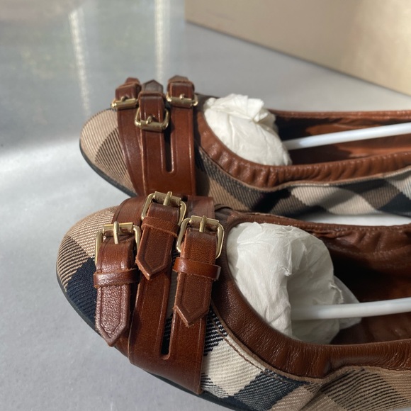 Burberry ballet flats in brand new like condition 7.5 7 - Picture 7 of 12